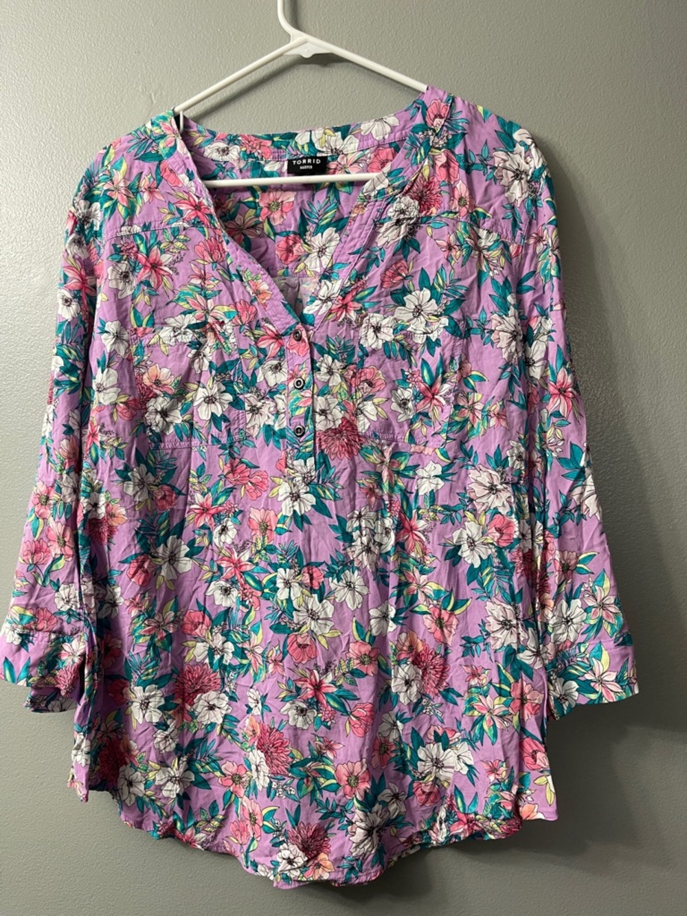 Torrid Harper Pullover Blouse button-up V-neck three-quarter sleeves. 2x